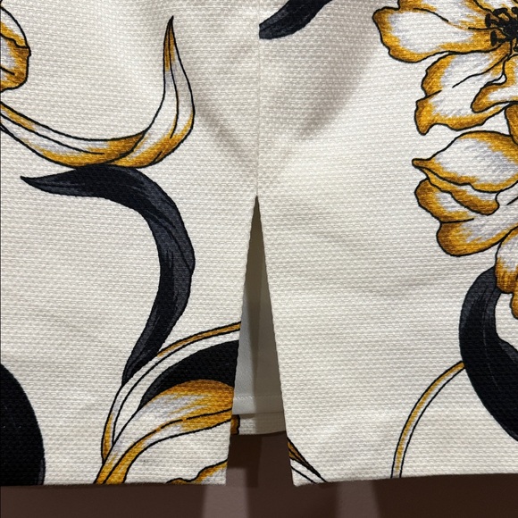 White House Black Market Cream Floral Pencil Skirt, Size 6 -NWT - Picture 7 of 12